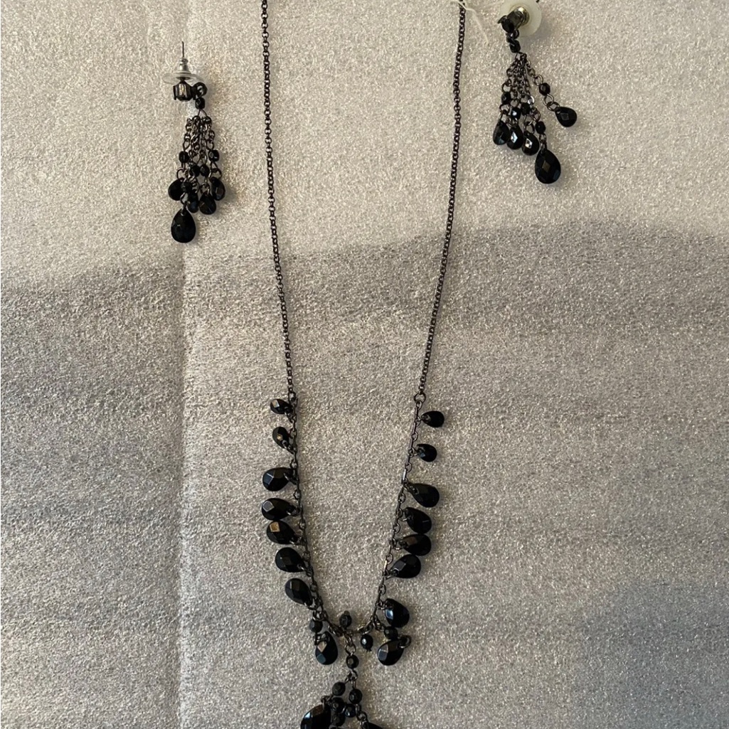 Vintage Brand 2028 Black Beaded Necklace And Earrings Set 13$